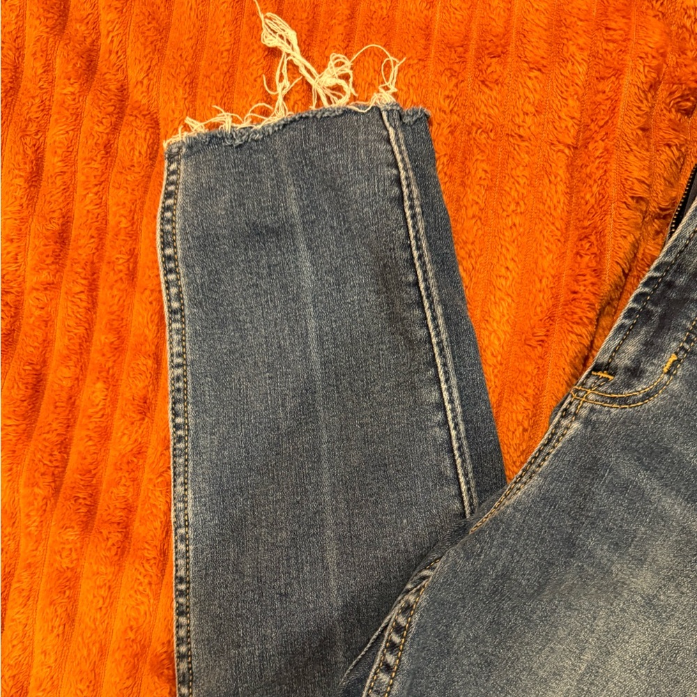 Old Navy Extra High-Rise Rockstar Super Skinny Jeans-10 - Picture 3 of 4